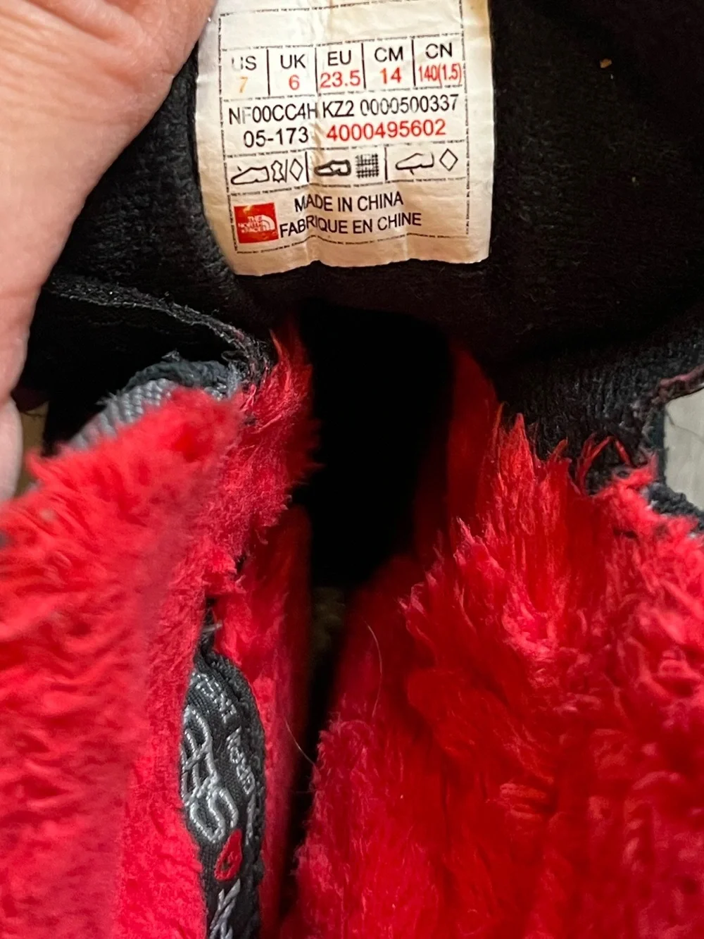 The North Face Toddler Size 7 Alpenglow II Snow Winter Boots in Black and Red